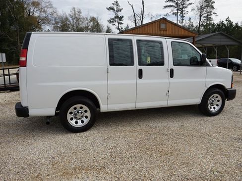 Used 2010 Chevrolet Express 1500 image 13