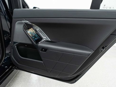 Used 2024 BMW 740i xDrive image 32