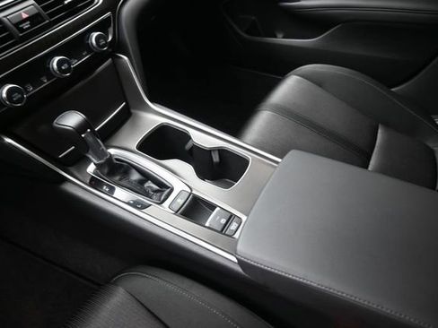 Used 2020 Honda Accord EX image 31