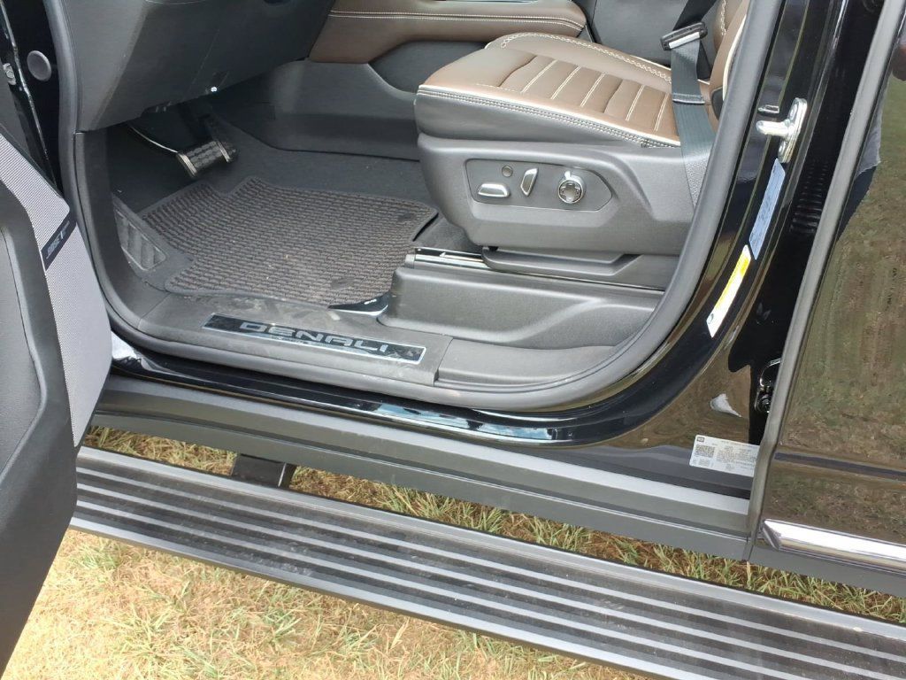 New 2026 GMC Yukon XL Denali Ultimate AWD/4WD image 13