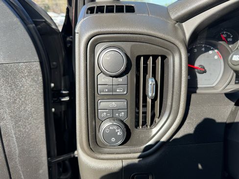 Used 2023 Chevrolet Silverado 1500 Custom image 21