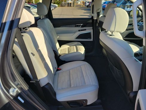 Used 2024 Kia Telluride SX Prestige image 12