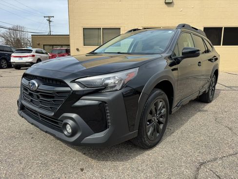 Used 2023 Subaru Outback Onyx Edition image 3