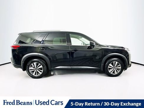 Certified 2024 Nissan Pathfinder SL w/ Black Appearance Package image 9