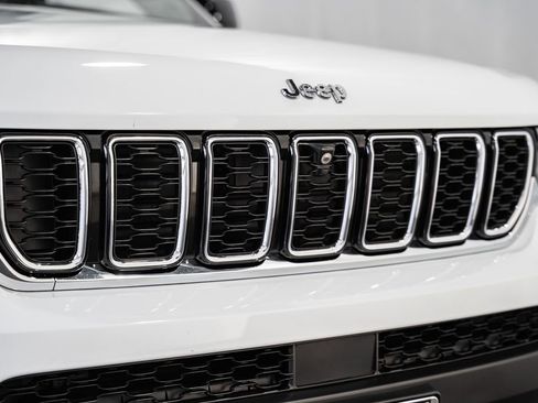 Certified 2024 Jeep Grand Cherokee L Limited w/ Luxury Tech Group II image 11