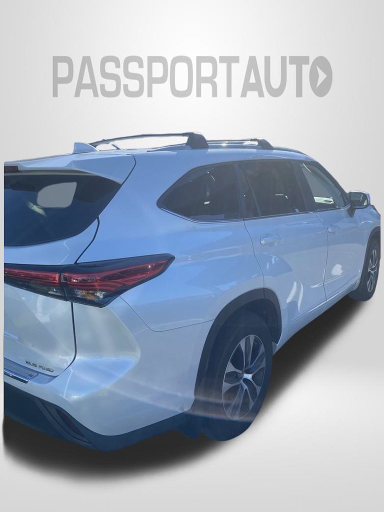 Used 2023 Toyota Highlander XLE AWD/4WD image 2