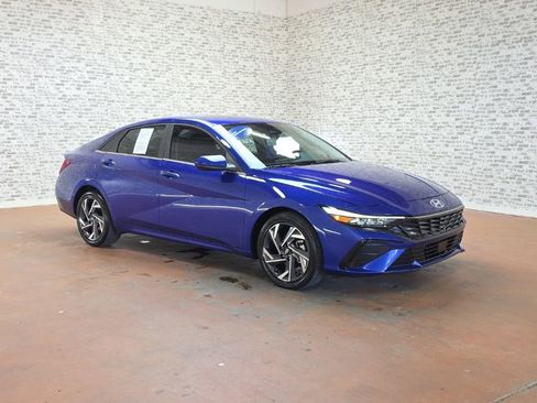 Used 2025 Hyundai Elantra SEL FWD image 1