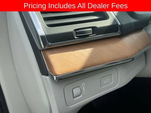 Used 2022 Volvo XC90 T6 Momentum AWD/4WD image 11