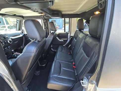 Used 2015 Jeep Wrangler Unlimited Sahara w/ Connectivity Group AWD/4WD image 5