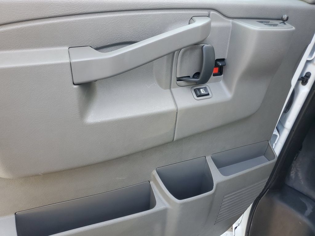 Used 2025 Chevrolet Express 2500 w/ Driver Convenience Package RWD image 16