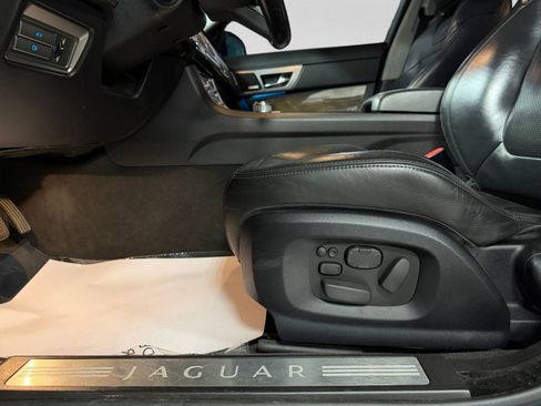 Used 2011 Jaguar XF R RWD image 40