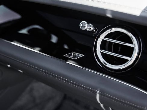 Used 2025 Bentley Bentayga AWD/4WD image 41