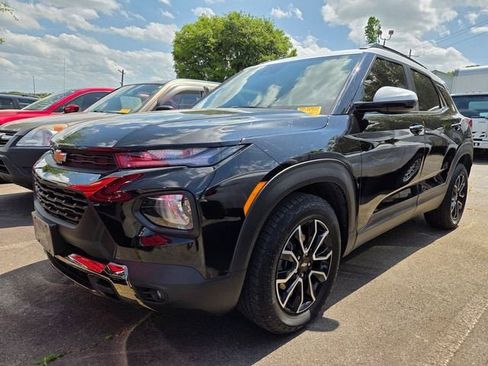 Used 2023 Chevrolet TrailBlazer ACTIV w/ Convenience Package image 2