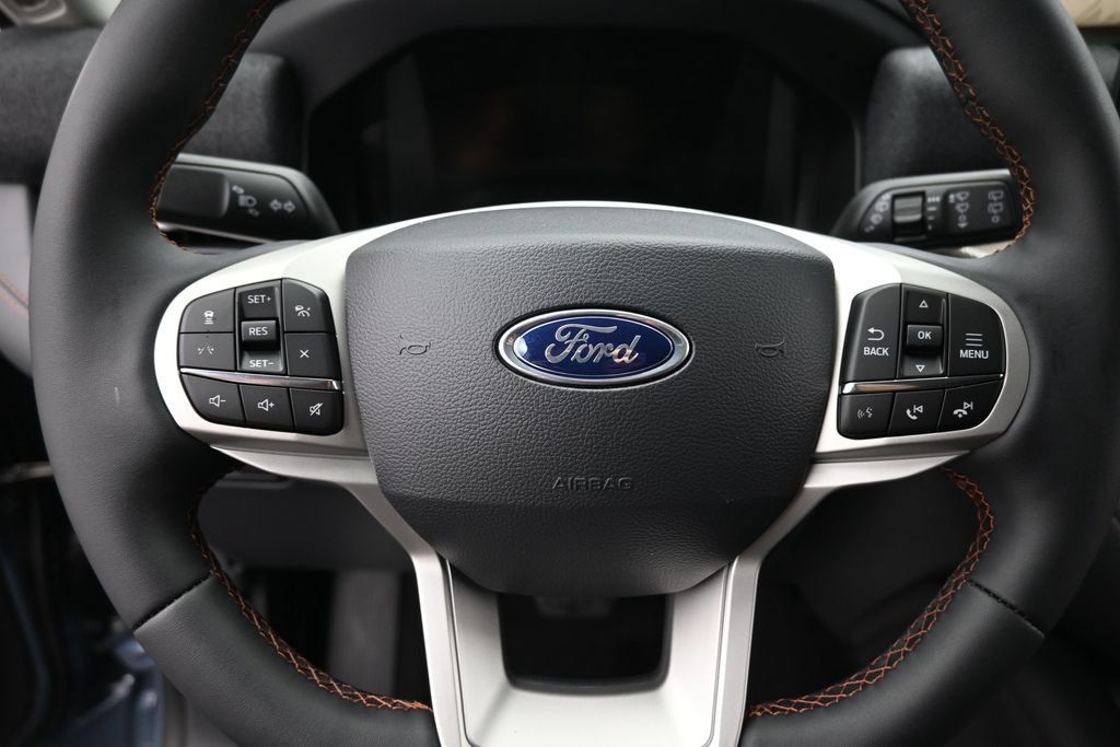 Used 2026 Ford Explorer Active AWD/4WD image 13