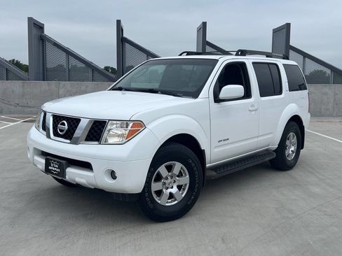 Used 2007 Nissan Pathfinder SE Off-Road w/ SE Off-Road Premium Pkg AWD/4WD image 2