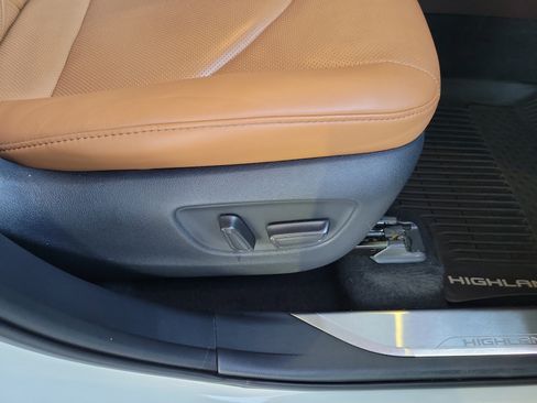 Used 2020 Toyota Highlander Platinum image 30