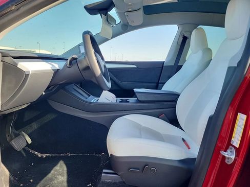 Used 2024 Tesla Model Y Long Range AWD/4WD image 2