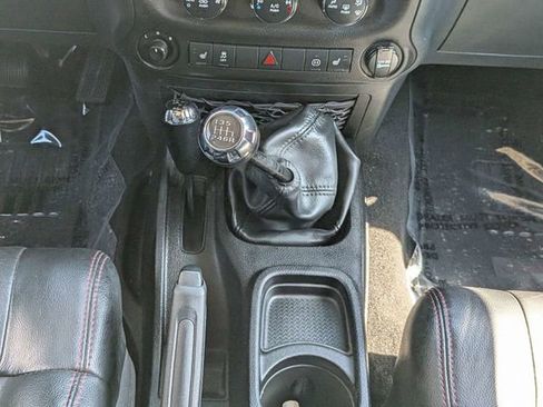 Used 2012 Jeep Wrangler Unlimited Sahara image 18