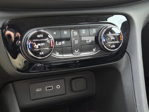 Used 2023 Buick Encore GX Select w/ Sport Touring Package image 20