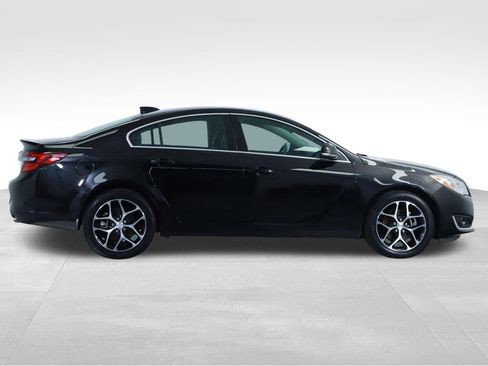 Used 2017 Buick Regal Sport Touring FWD image 14