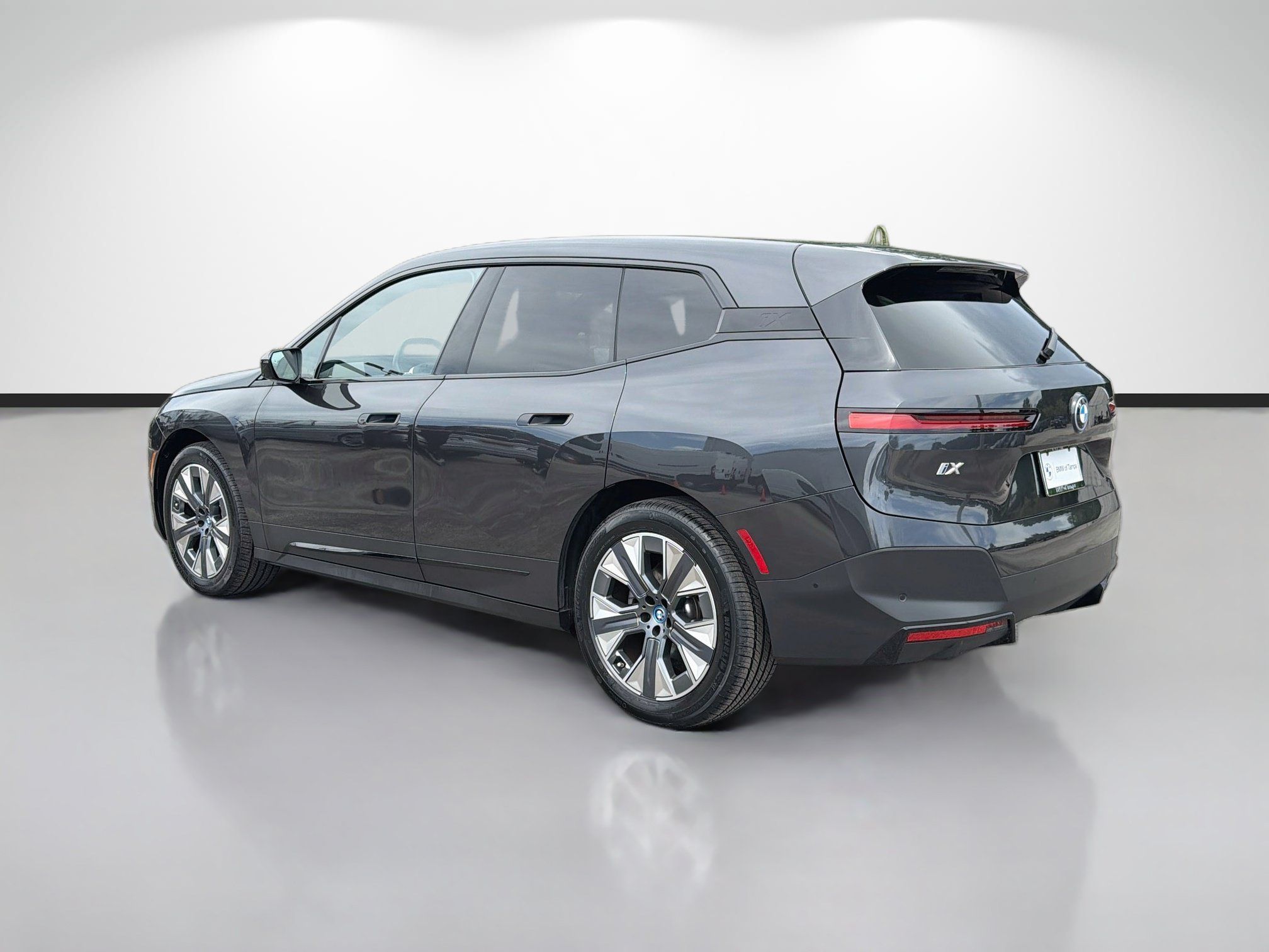 Used 2024 BMW iX xDrive50 w/ Convenience Package AWD/4WD image 5