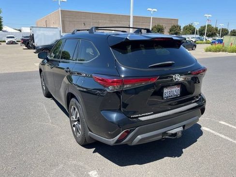 Used 2020 Toyota Highlander XLE AWD/4WD image 7