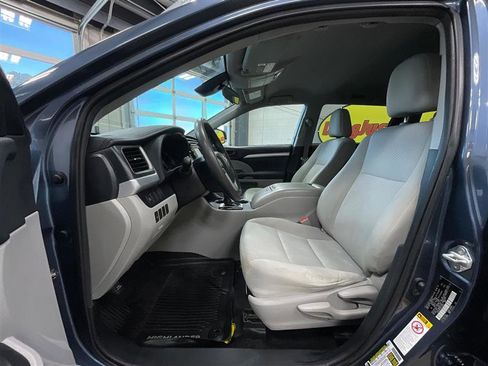 Used 2019 Toyota Highlander LE image 11