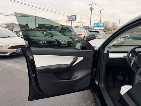Used 2021 Tesla Model Y Long Range image 42
