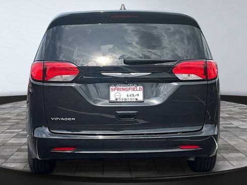 Used 2023 Chrysler Voyager LX FWD image 5