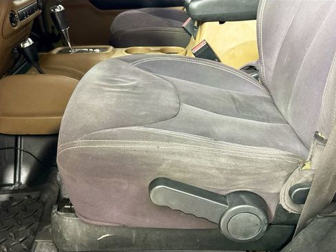 Used 2013 Jeep Wrangler Rubicon w/ PWR Convenience Group image 19