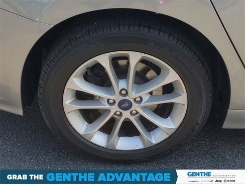 Used 2020 Ford Fusion SE image 5