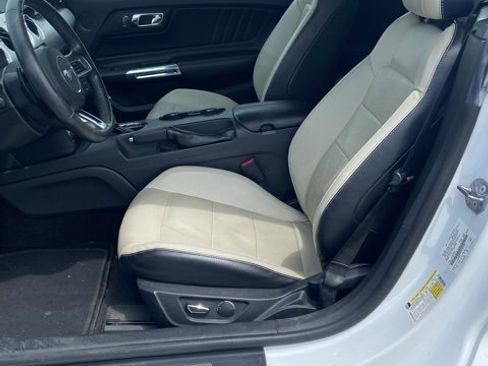 Used 2017 Ford Mustang Premium RWD image 5