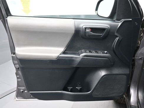 Used 2016 Toyota Tacoma SR w/ SR Convenience Package RWD image 9