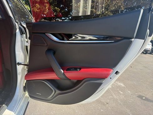 Used 2017 Maserati Ghibli S image 12