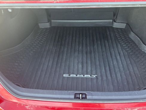 Used 2023 Toyota Camry SE image 4