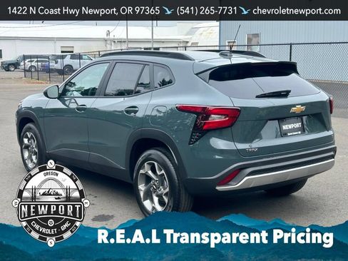 New 2026 Chevrolet Trax LT w/ LT Convenience Package FWD image 7