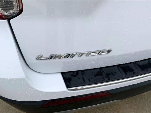 Used 2021 Ford Explorer Limited w/ Equipment Group 301A AWD/4WD image 10