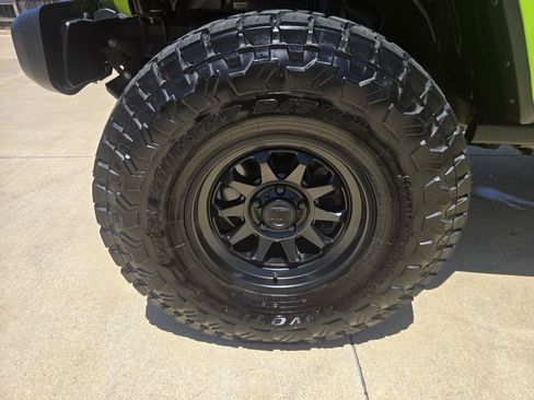 Used 2021 Jeep Gladiator Rubicon AWD/4WD image 22