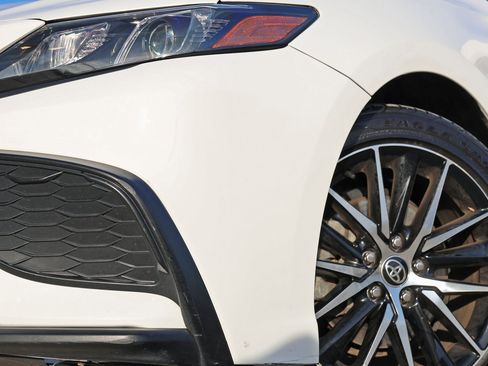 Used 2021 Toyota Camry SE image 12