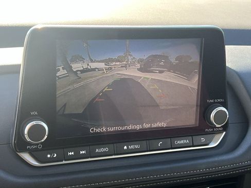 Used 2025 Nissan Rogue SV image 14