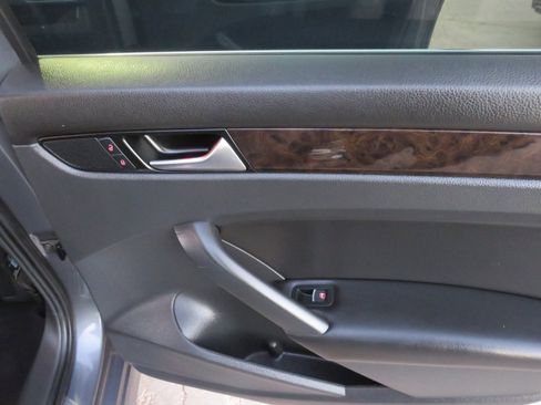 Used 2014 Volkswagen Passat TDI SEL Premium image 31