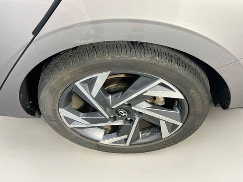 Used 2024 Hyundai Elantra SEL w/ Convenience Package FWD image 31