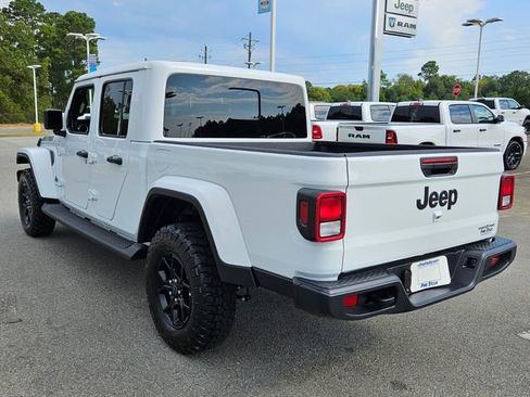 New 2025 Jeep Gladiator Sport image 11