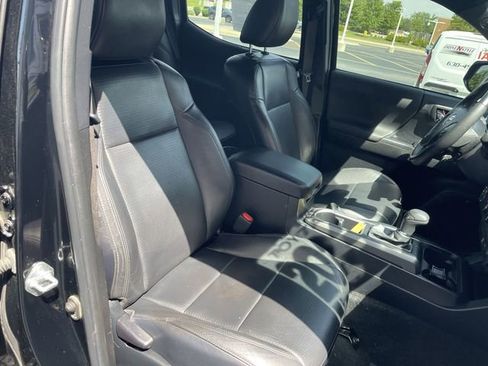Used 2023 Toyota Tacoma TRD Off-Road w/ TRD Premium Off Road Package AWD/4WD image 42