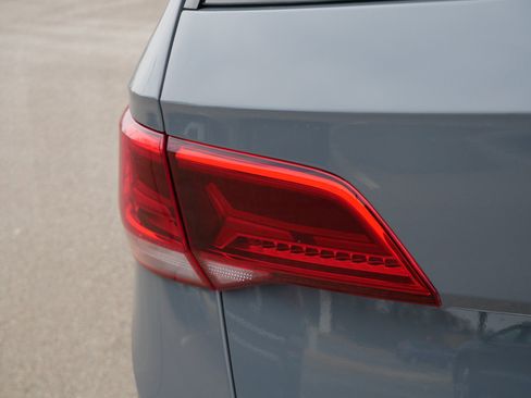 Used 2024 Volkswagen Taos SE image 17