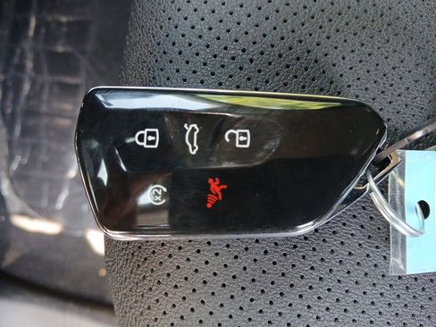 New 2025 Volkswagen Atlas SE image 27