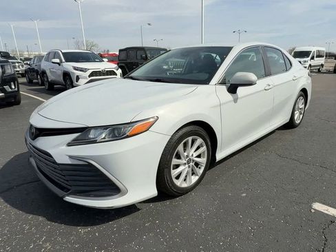 Used 2022 Toyota Camry LE FWD image 4