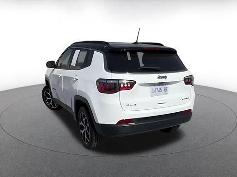 Used 2025 Jeep Compass Limited AWD/4WD image 12