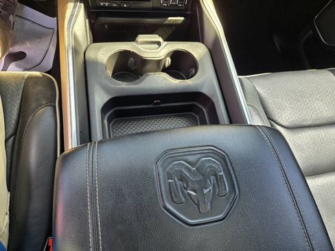 Used 2019 RAM 1500 Laramie AWD/4WD image 18