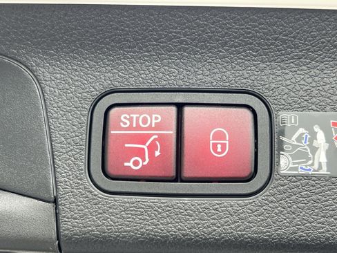New 2026 Mercedes-Benz GLS 450 4MATIC image 33
